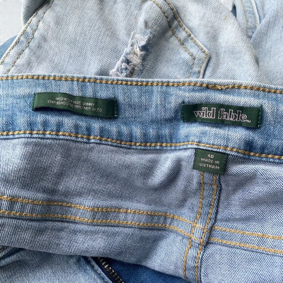High-Waisted Light Wash Distressed Skinny Jeans Size 10 By Wild Fable - Picture 4 of 4
